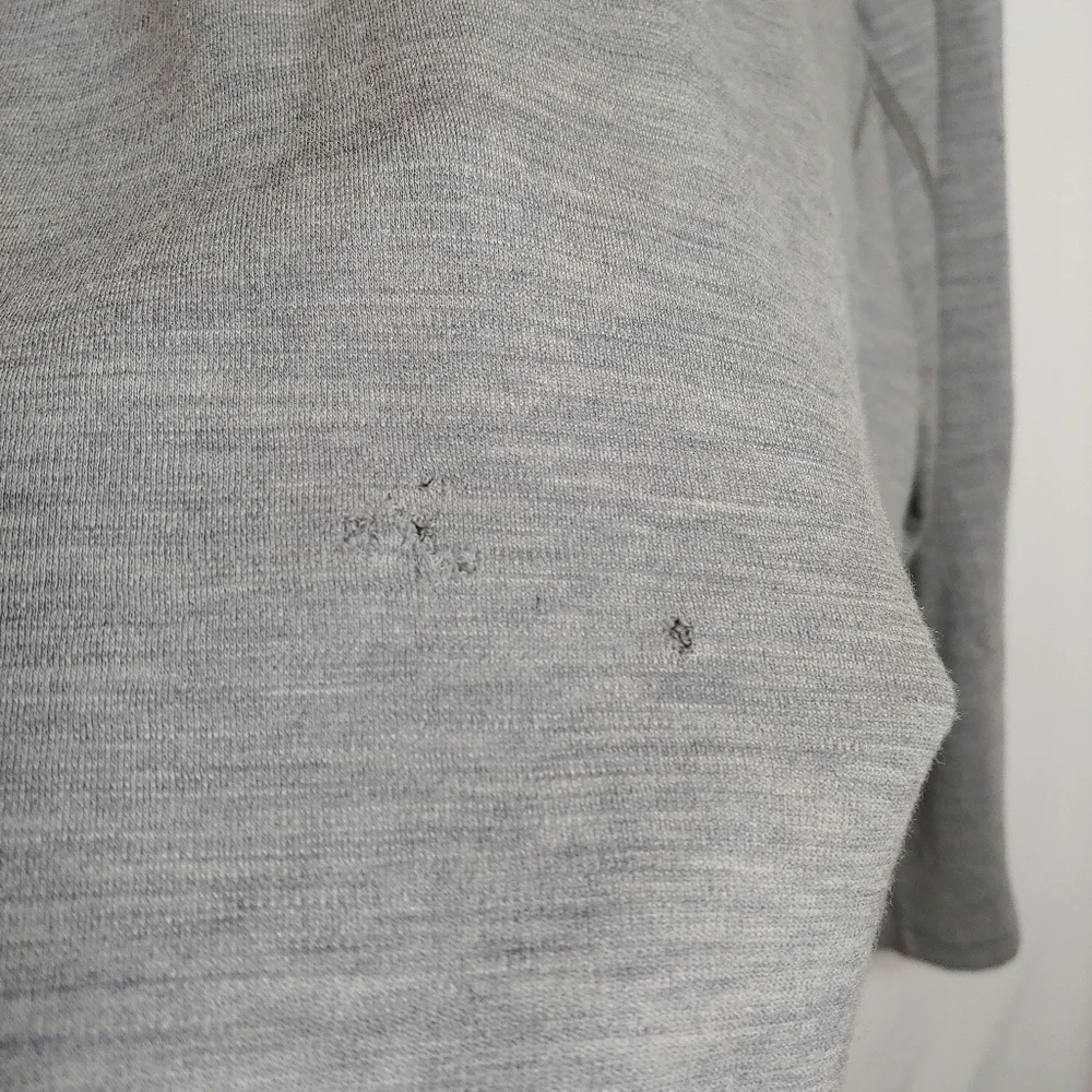 The North Face 1/4 Zip Merino Wool Pullover Gray Long‎ Sleeve XXL Flaws